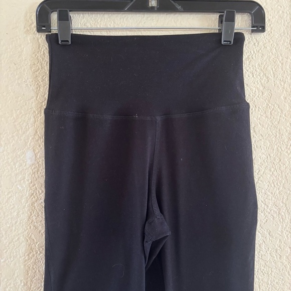 Black Mesh Panel High-Waisted Leggings - Picture 4 of 9